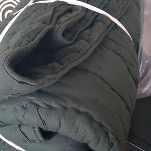 Pottery Barn Cozy Cloud Quilt - NWT- Hunter Green - Picture 7 of 7